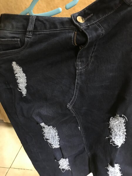 Jupe en jean déchirée