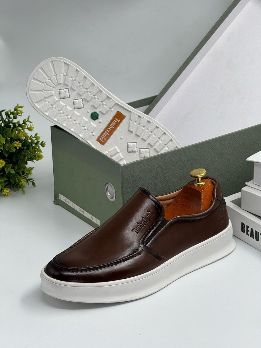 TIMBERLAND COFFEE AND WHITE