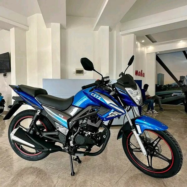 Moto sportive 150cc bleue