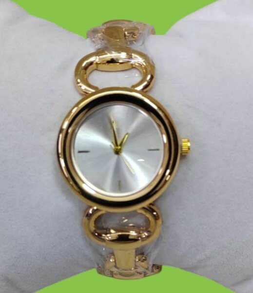 Montre Femme Élégante Dorée