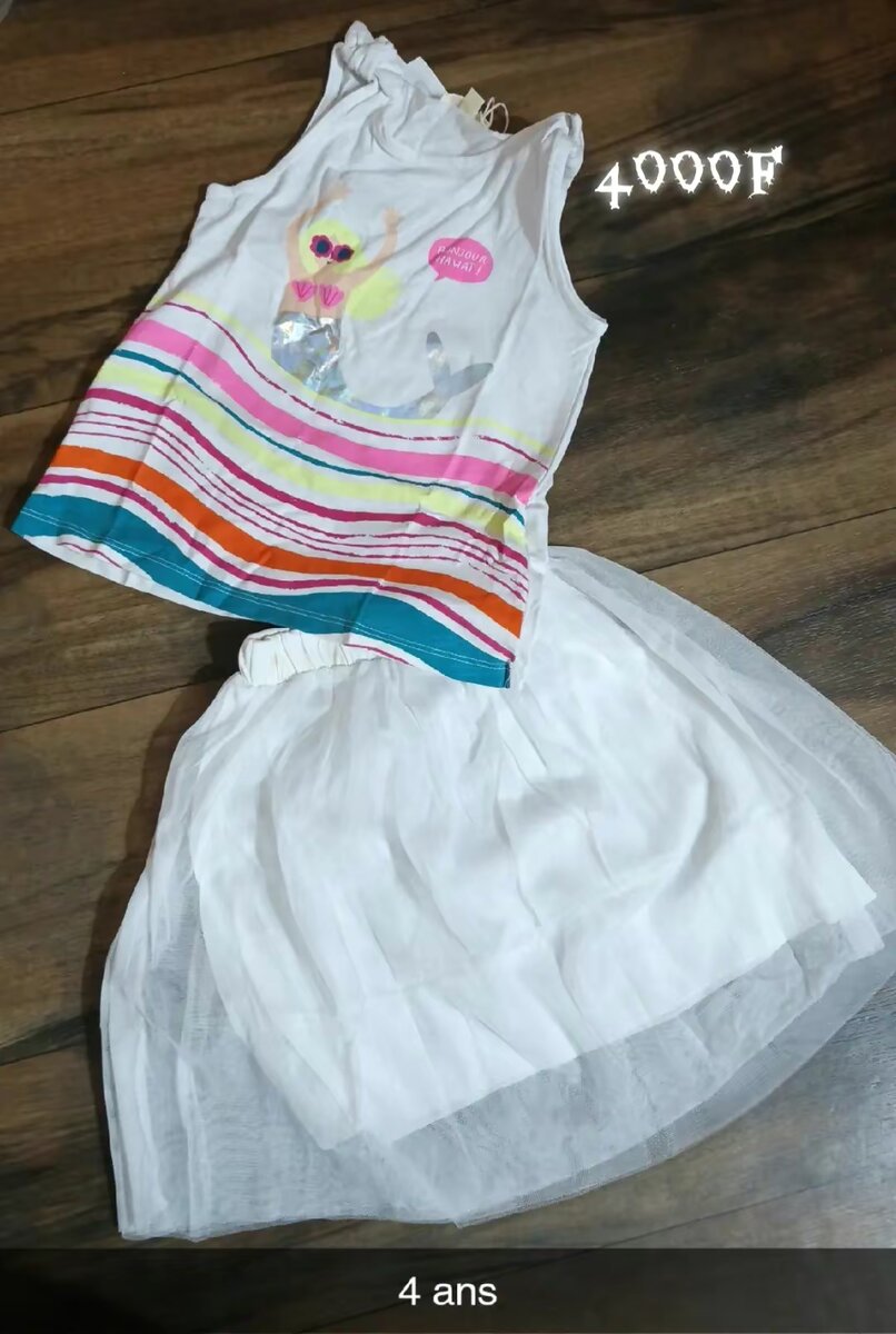 Ensemble Fille T-shirt et Jupe 4 Ans