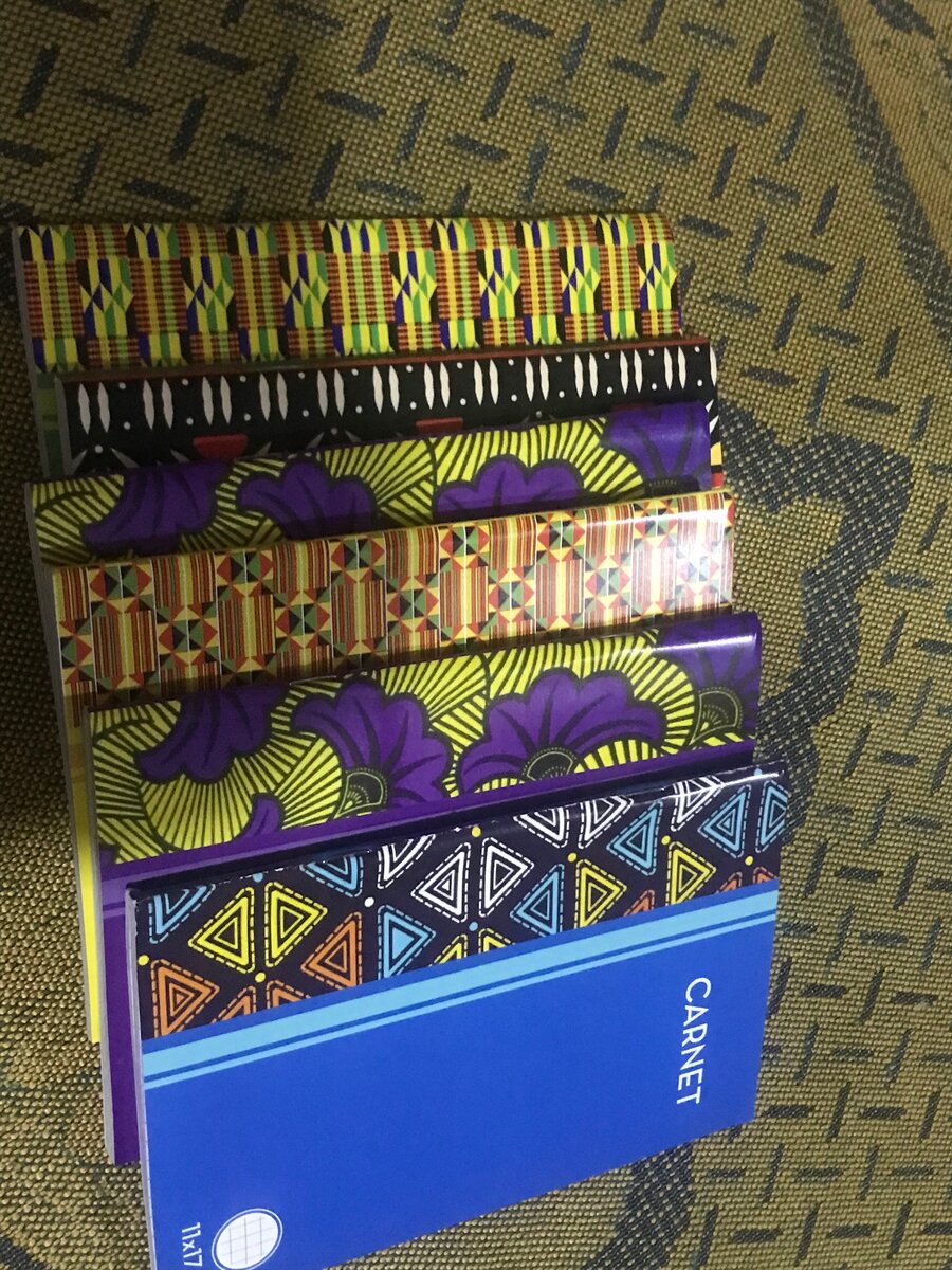 Carnet à motifs colorés