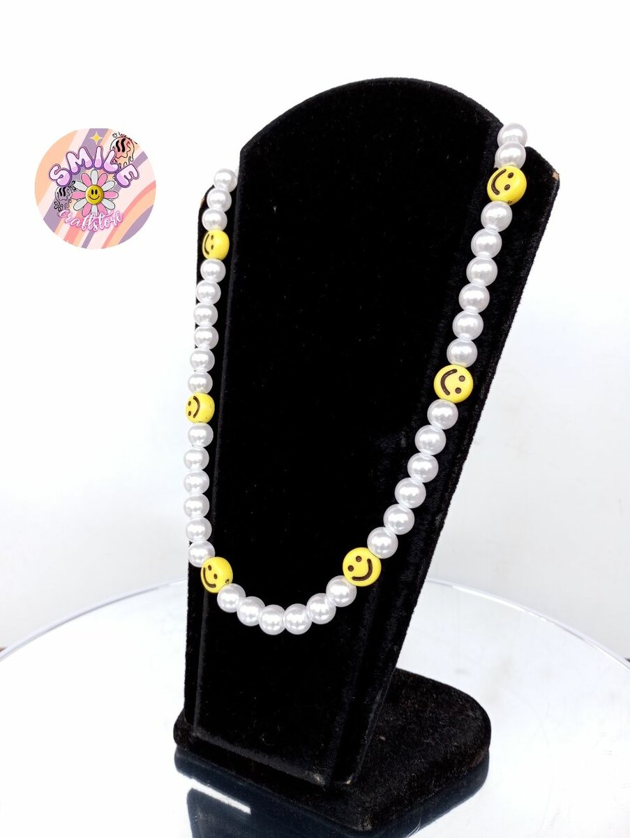 White smile pearl necklace