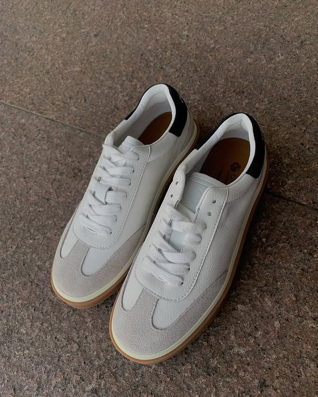 Кроссовки белые