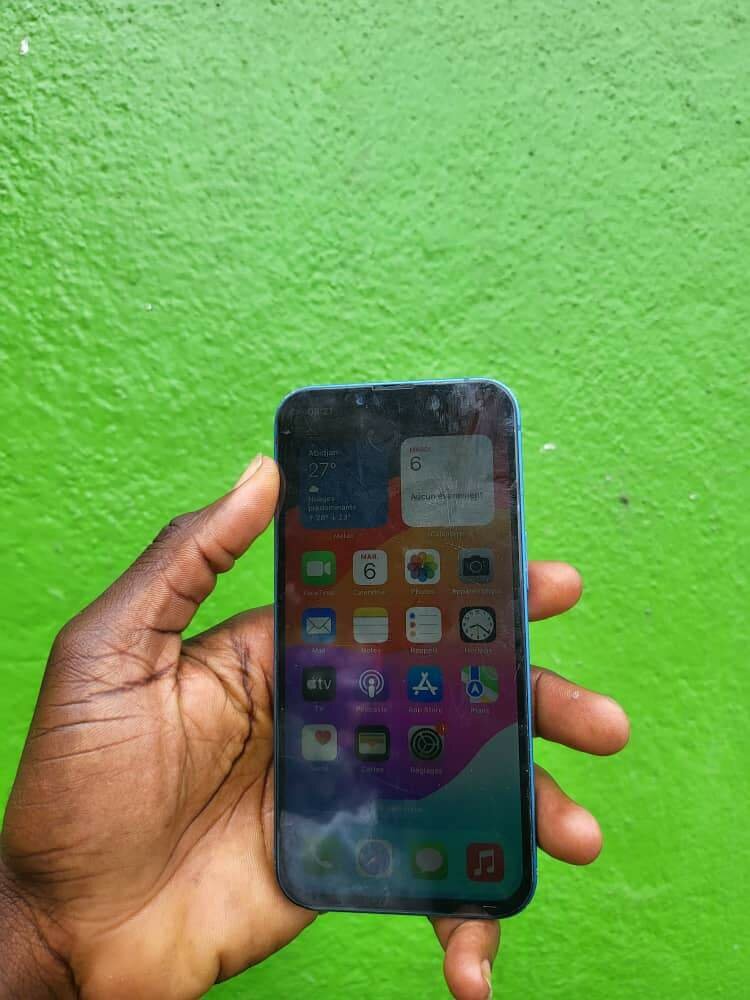 iPhone 13 128 giga tout passe prix: 220.000f 0768715963