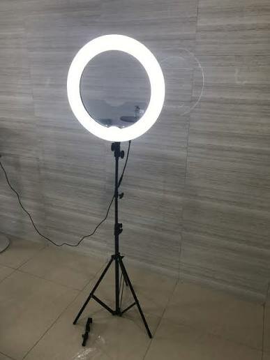 Grand LED Ring Light 18 pouces