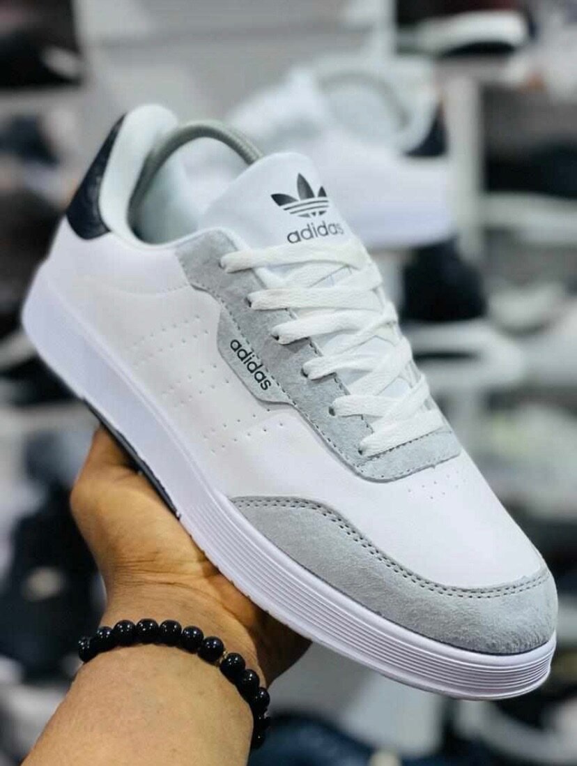 Chaussures adidas pour les hommes disponibles