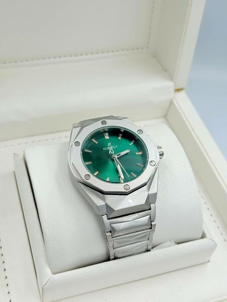 Montres de luxe en acier