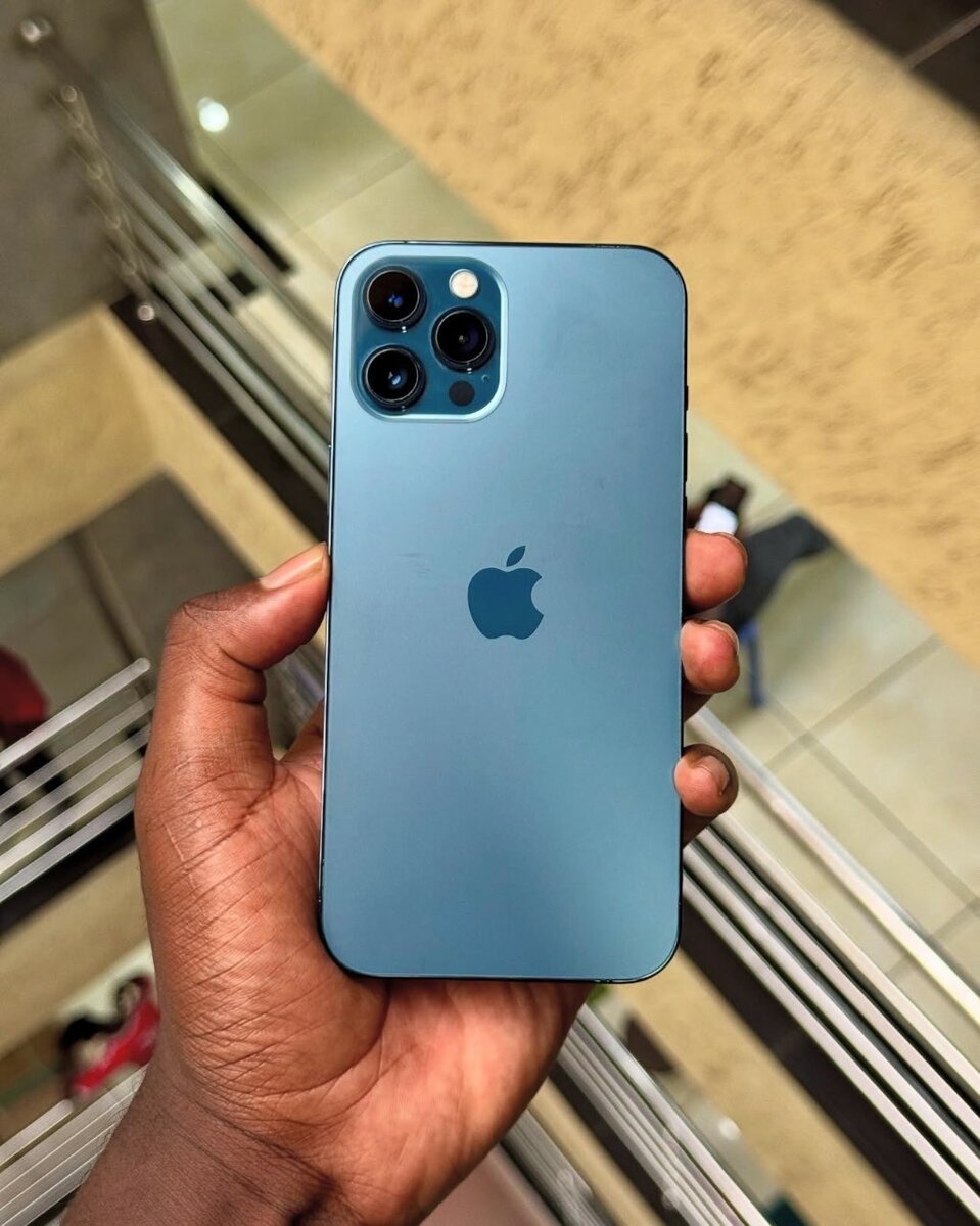 iPhone 12 Pro Max 256gb.