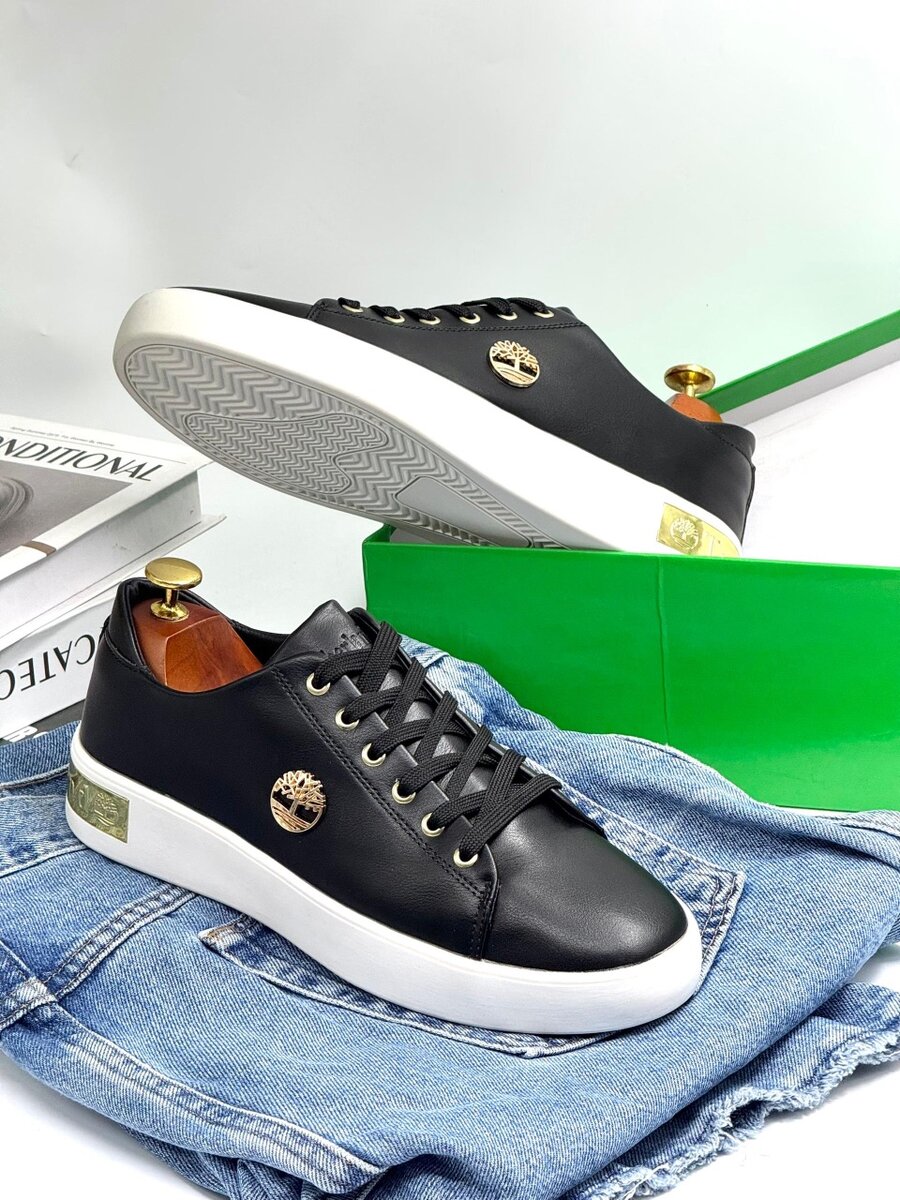 TIMBERLAND BLACK AND WHITE