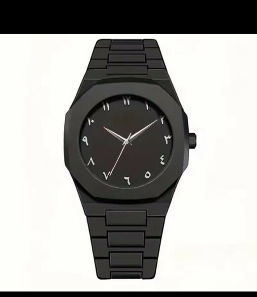 Montre noir minimaliste