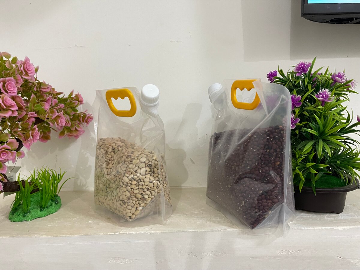 Sacs pliables avec bec verseur