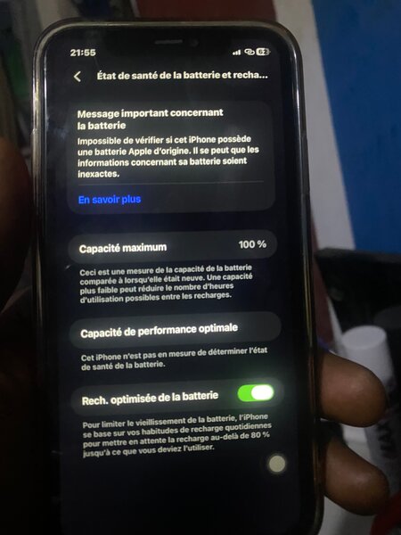 iPhone rouge, excellent état