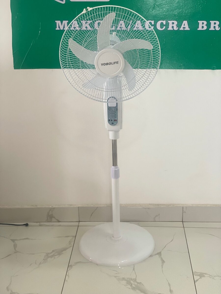 Solar rechargeable standing fan
