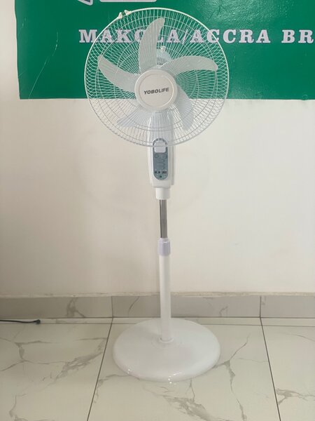Solar rechargeable standing fan