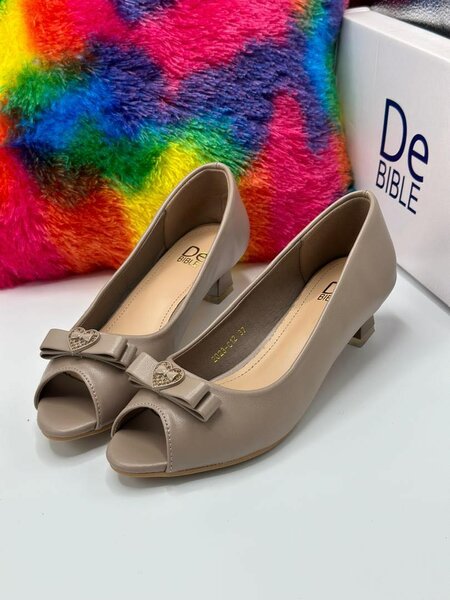 Women shoes available