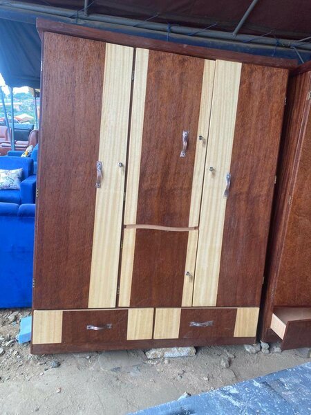 Armoire en bois élégante