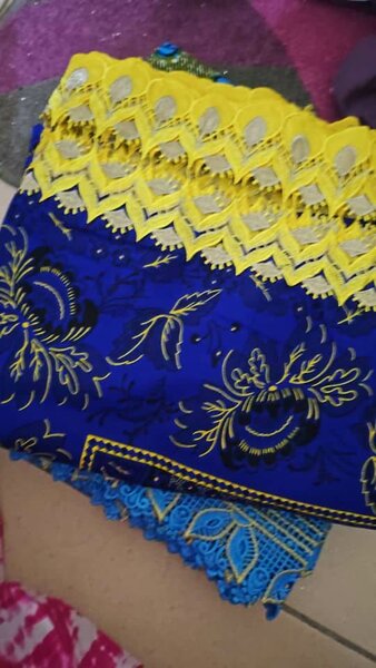 Tissus colorés en dentelle