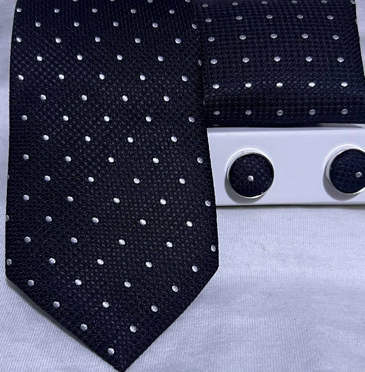 Ensemble cravate et boutons