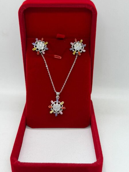 Parure florale argentée