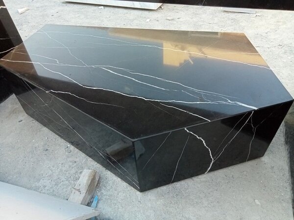 Table basse en marbre noir