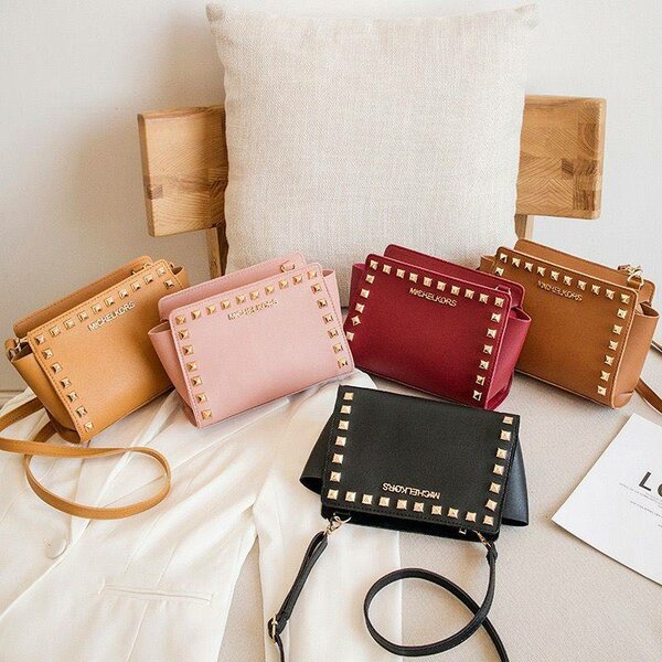 Petit sac à main clouté élégant