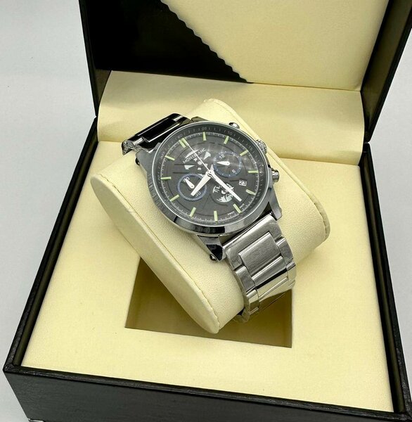 Montre Mont Blanc couleur argent fond noir+coffret