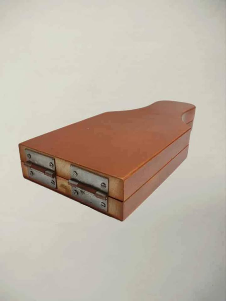  Wooden roti maker