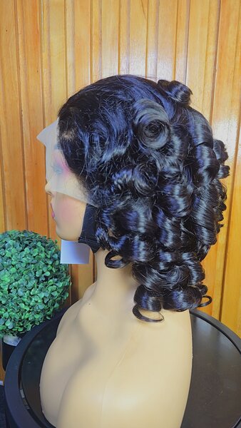 Bouncy noir L16" 13x6 lace