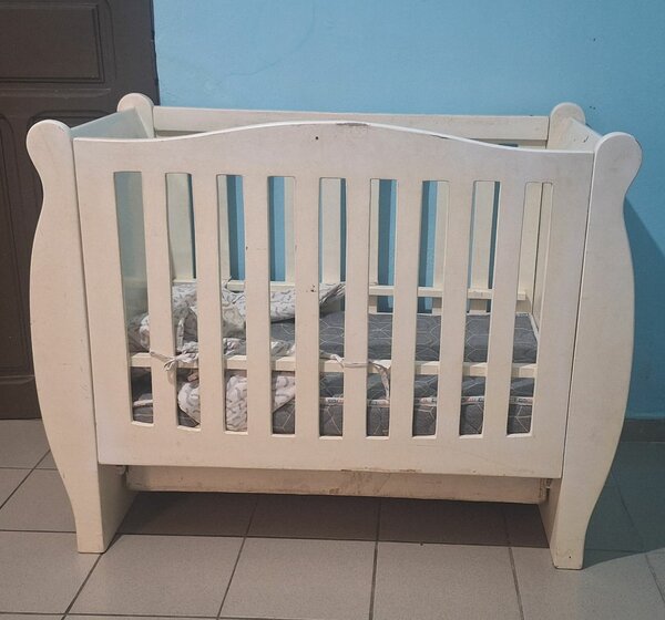 Lit bébé en bois élégant