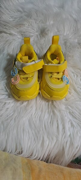 Chaussures enfants colorées