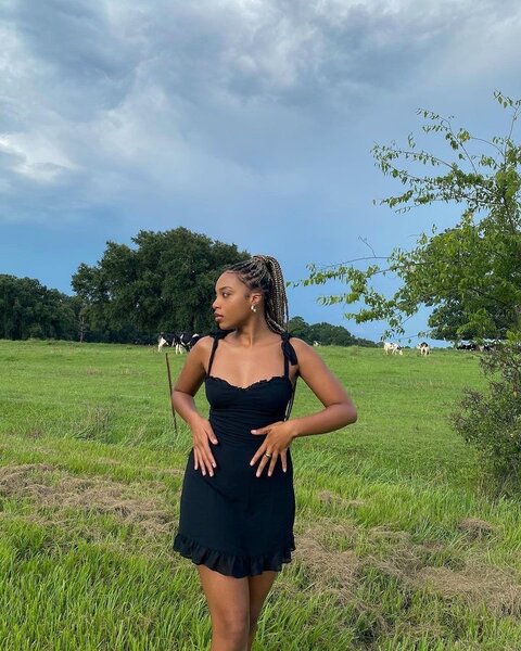 Robe d'été noire élégante