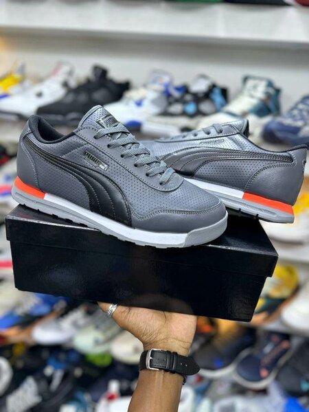 Chaussures de sport Puma grises