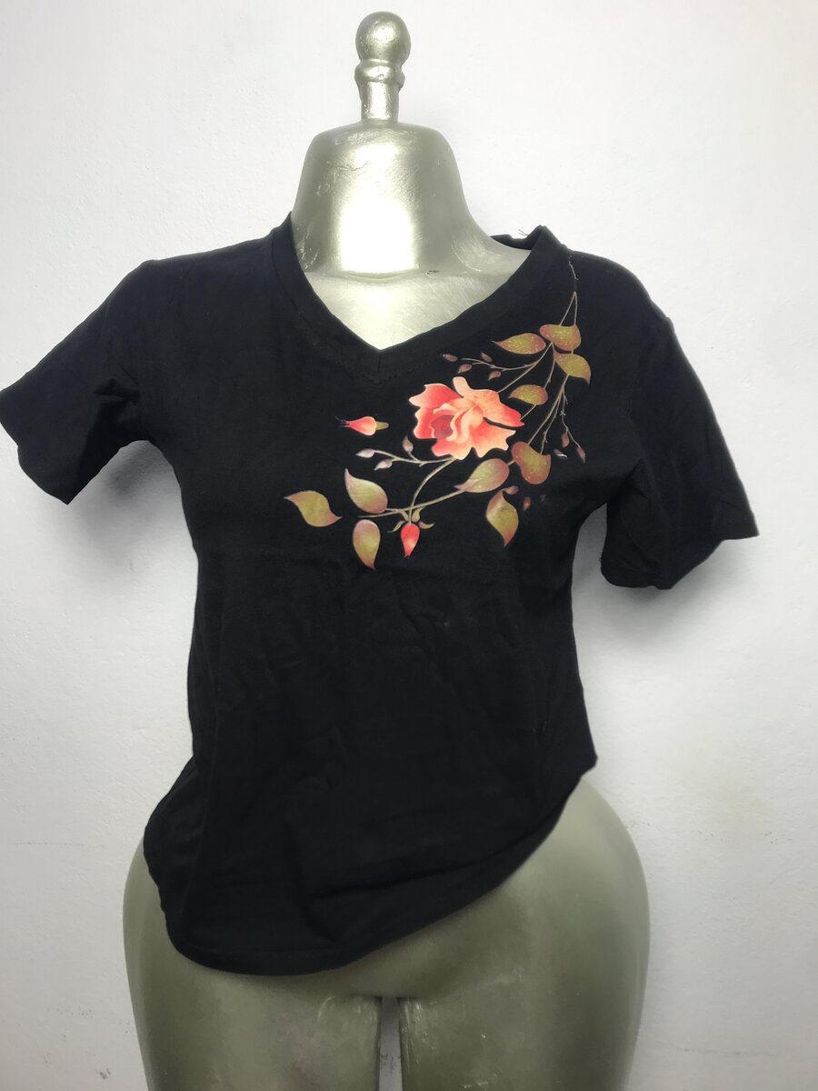T-shirt florale élégante femme
