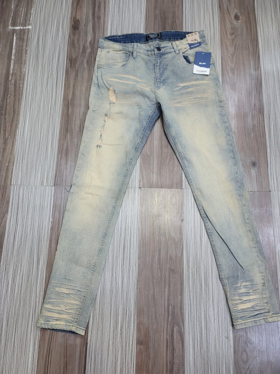 Stylish jeans with blue shade ripped