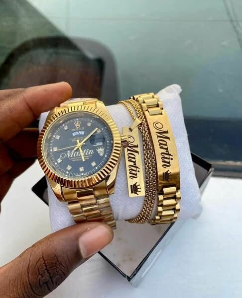 Montre et bracelet dorés