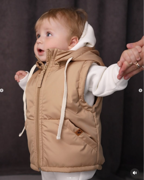 детский жилет бежевый