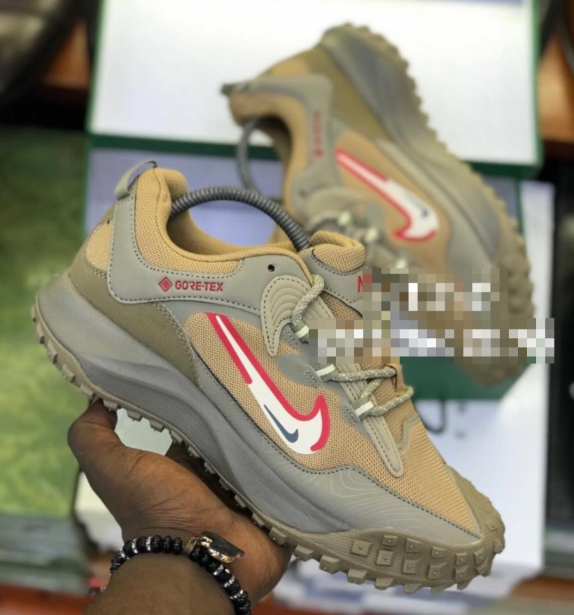 NIKE GORE-TEX Sneakers