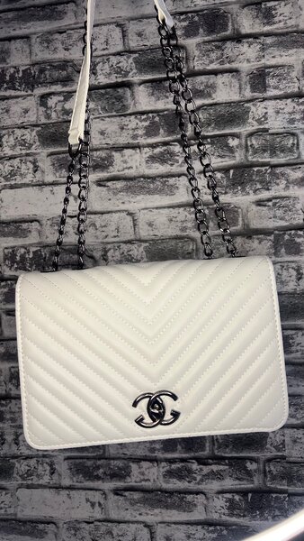 Chic Quilted Leather Purse