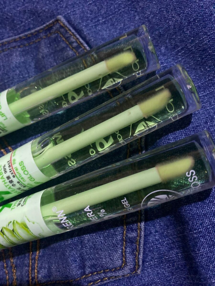 Colour changing lipgloss,  Victoria's black lip care