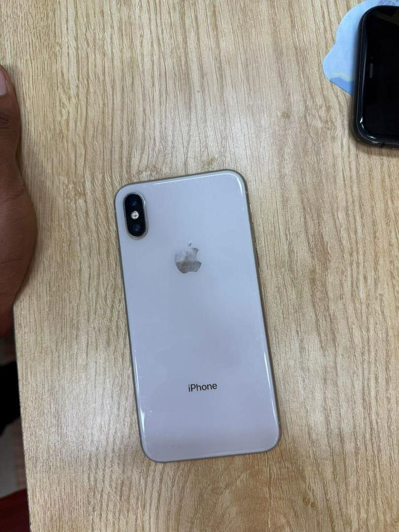 iPhone X 64go quasi neuf