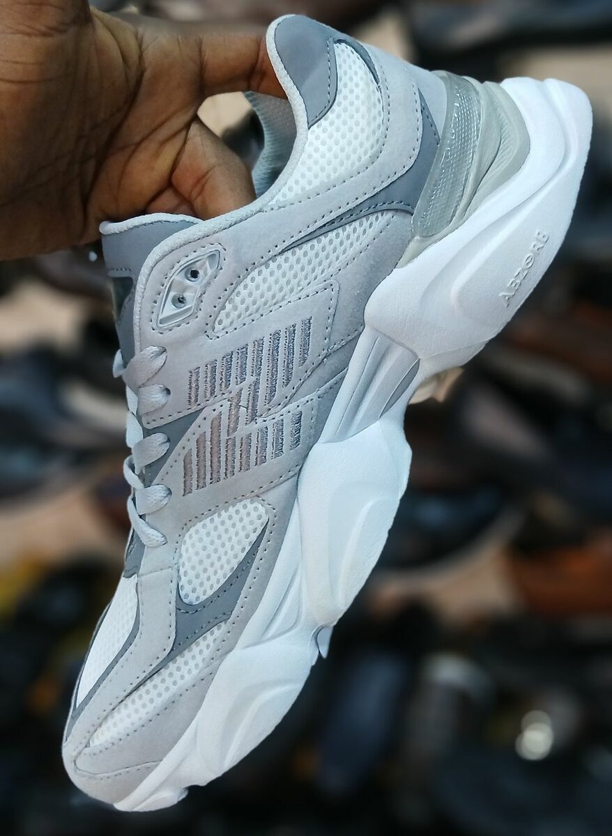 Chaussures de sport grise