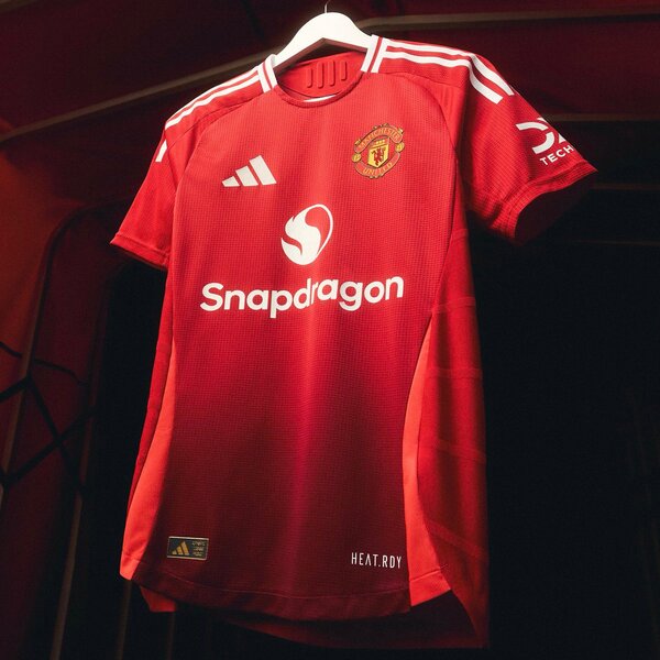 Maillot de football rouge