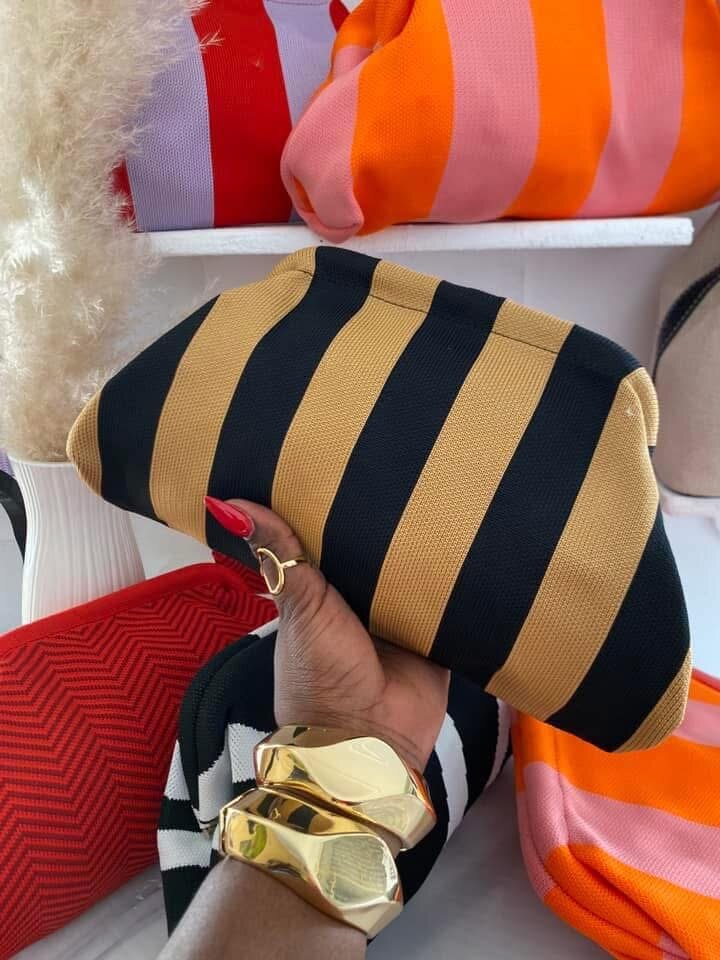 Pochette rayée chic colorée