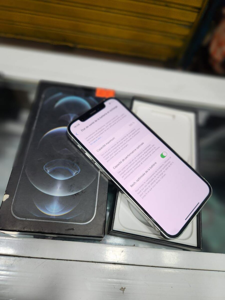 12 pro 128giga avec son carton