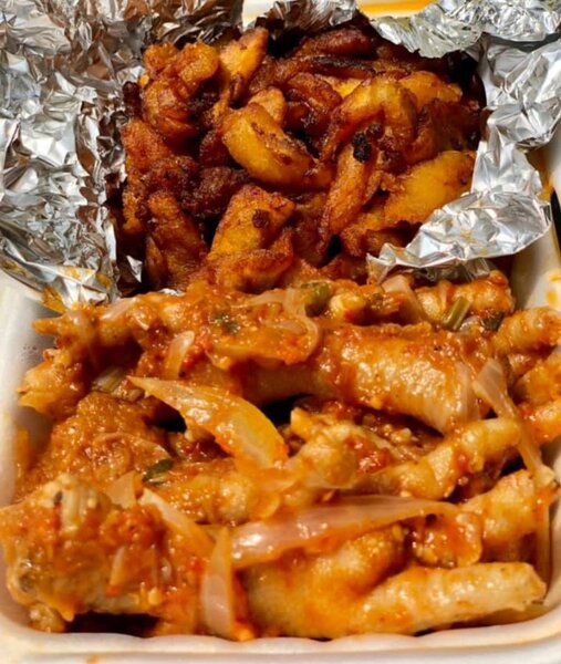 Repas épicé de poulet et pommes