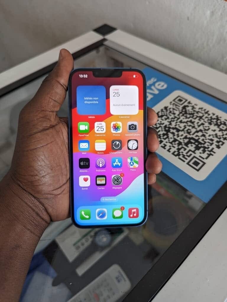 Smartphone iPhone bleu 128 Go