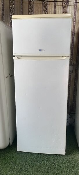 Chest refrigerator and freezer