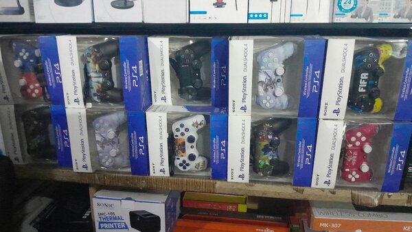 PS4 Controller