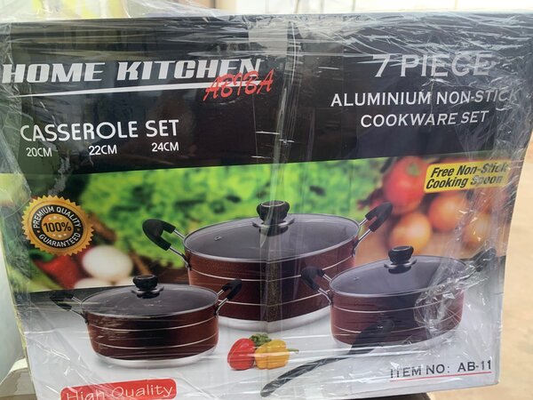 Non stick cookware set
